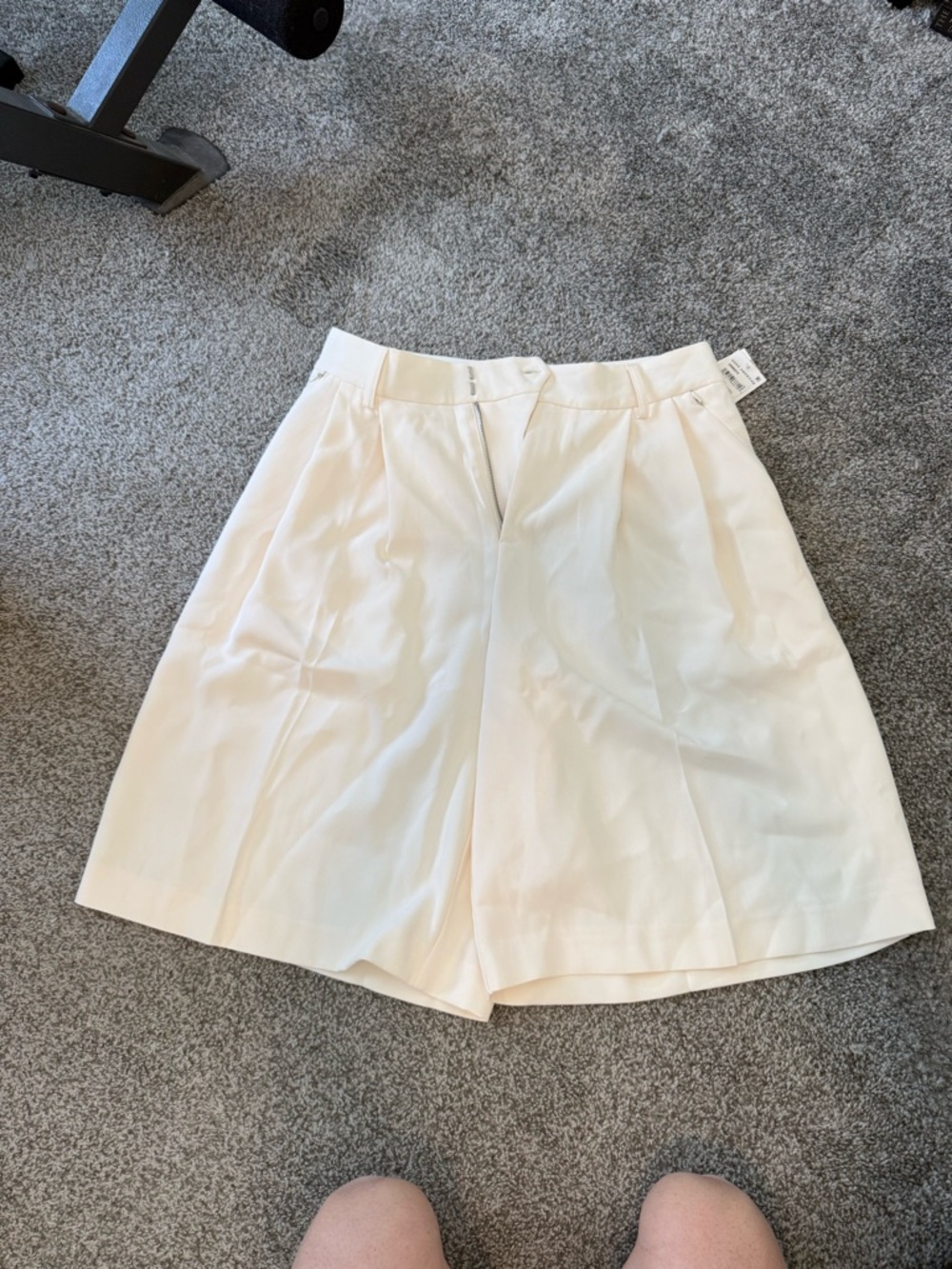 Good American Cream suiting Tailored Shorts